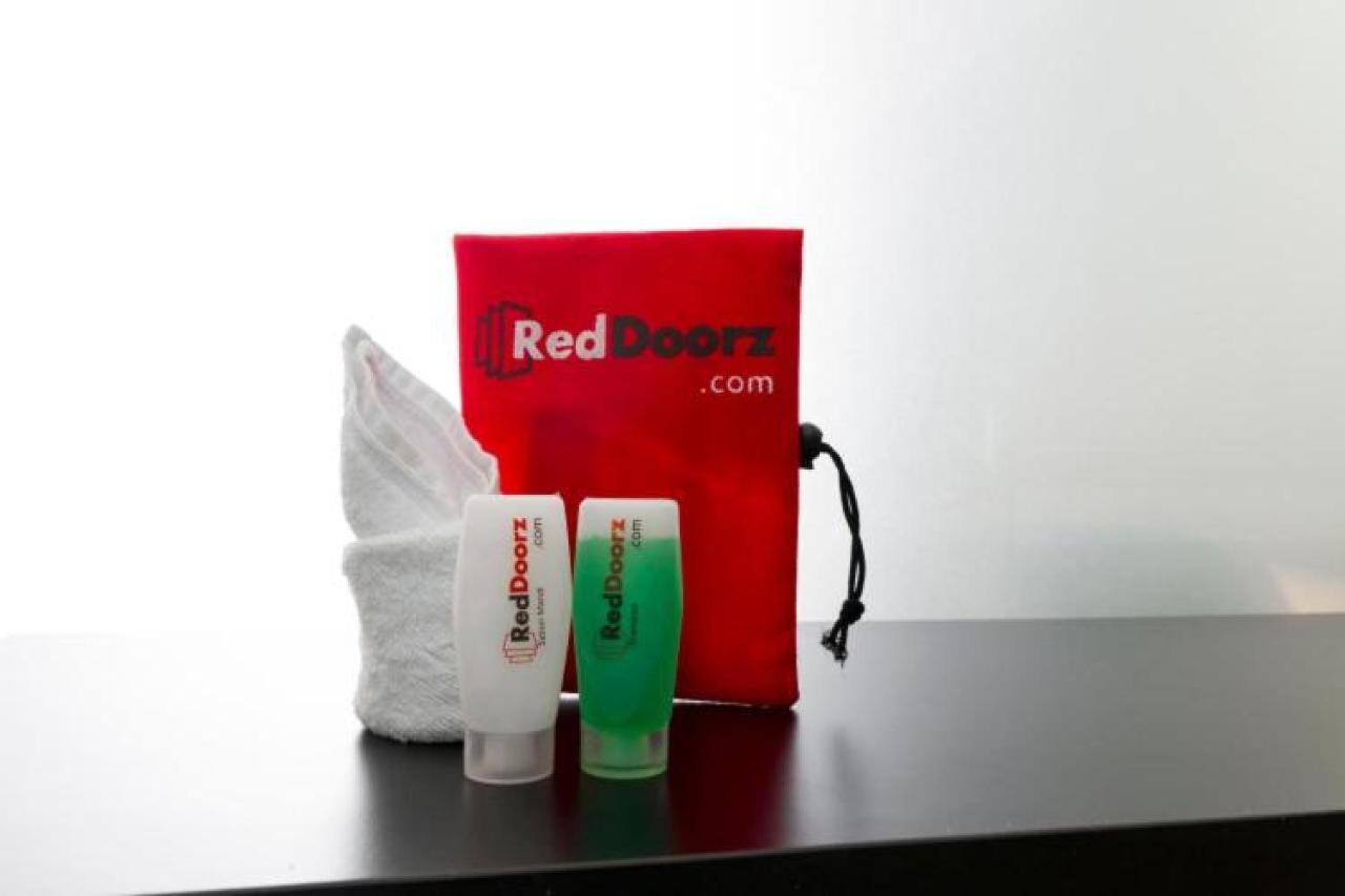 RedDoorz @ Kartohardjo Madiun Hotel Bagian luar foto
